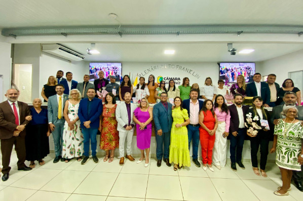 Câmara Municipal realiza sessão solene em homenagem ao Dia das Mães