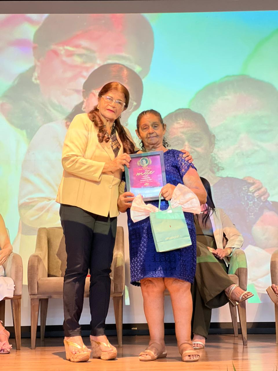 Câmara realiza solenidade em alusão ao Dia das Mães com entrega da Comenda Hilda Rocha Cortez