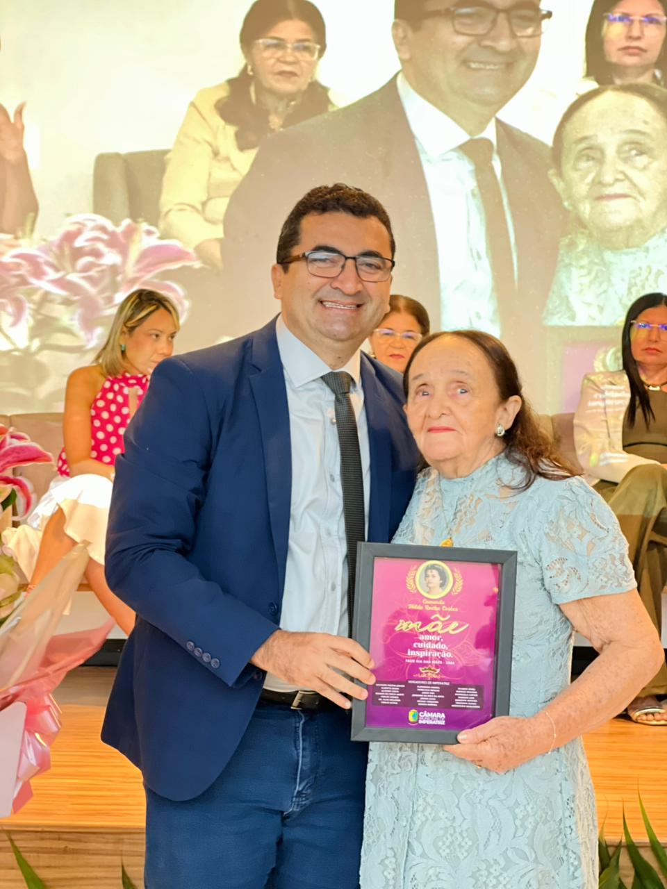 Câmara realiza solenidade em alusão ao Dia das Mães com entrega da Comenda Hilda Rocha Cortez