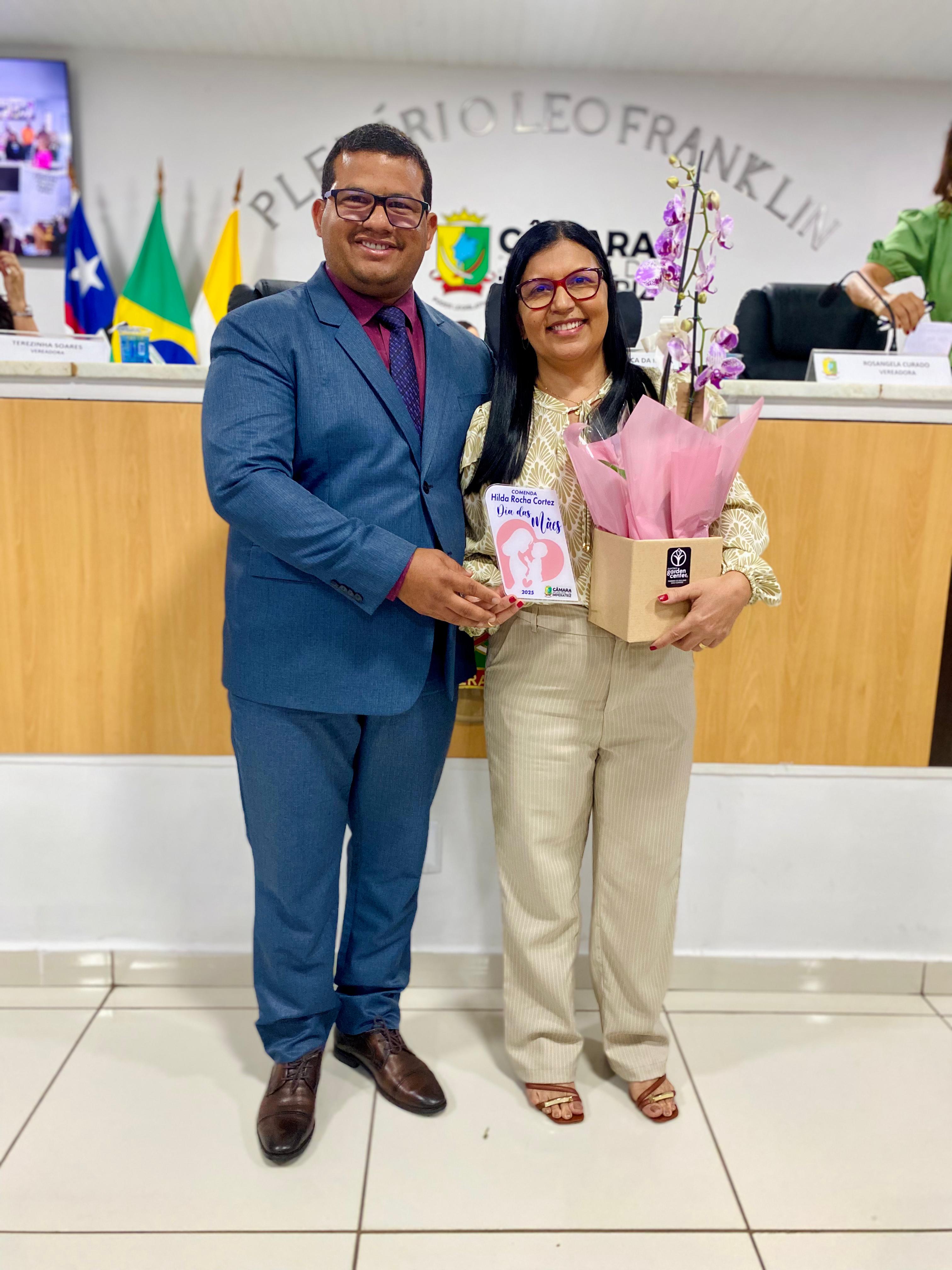 Câmara Municipal realiza sessão solene em homenagem ao Dia das Mães