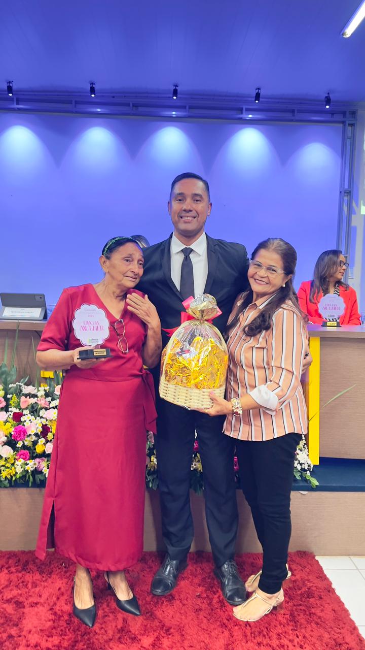 Câmara realiza sessão solene para entrega da Comenda Alvina Vieira Fortaleza