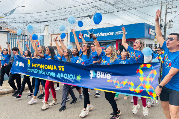 Vereadores participam de caminhada em alusão ao Dia Mundial de Conscientização do Autismo