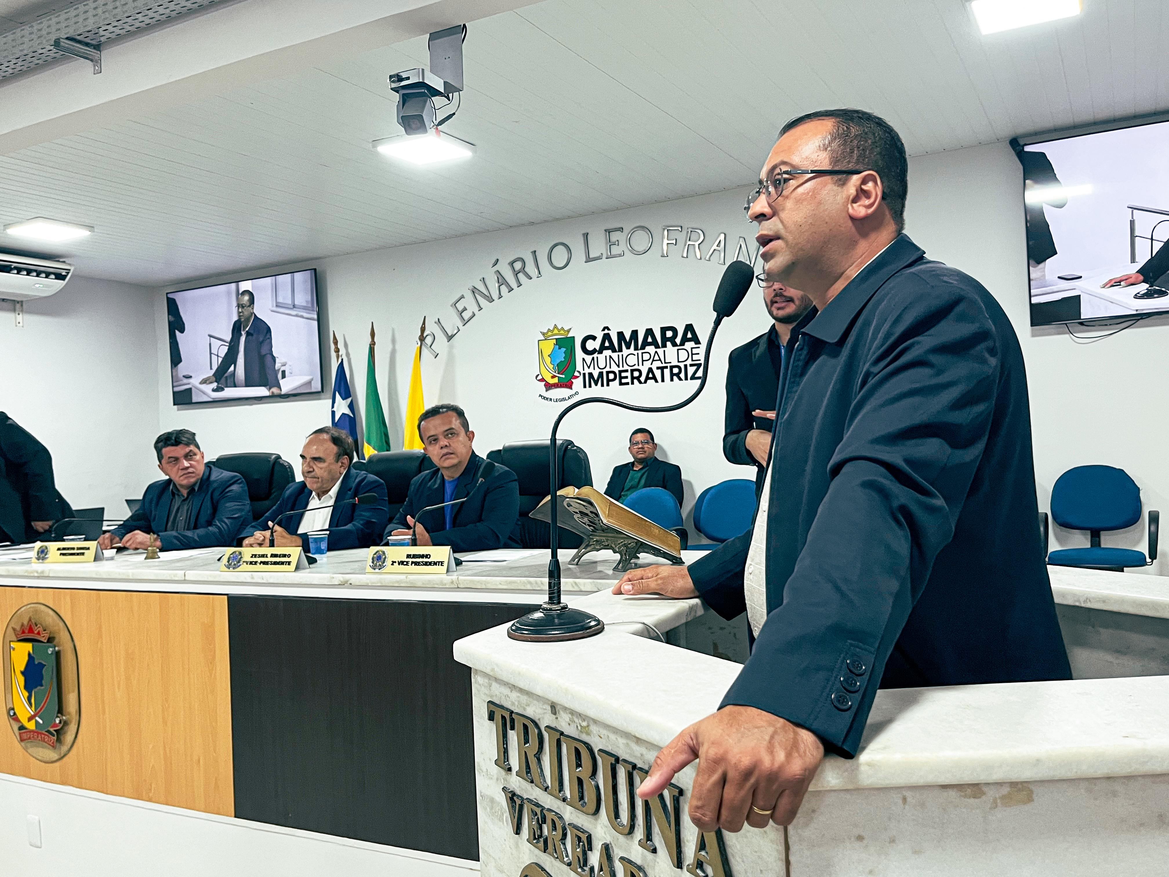 Suplente de vereador toma posse na Câmara Municipal