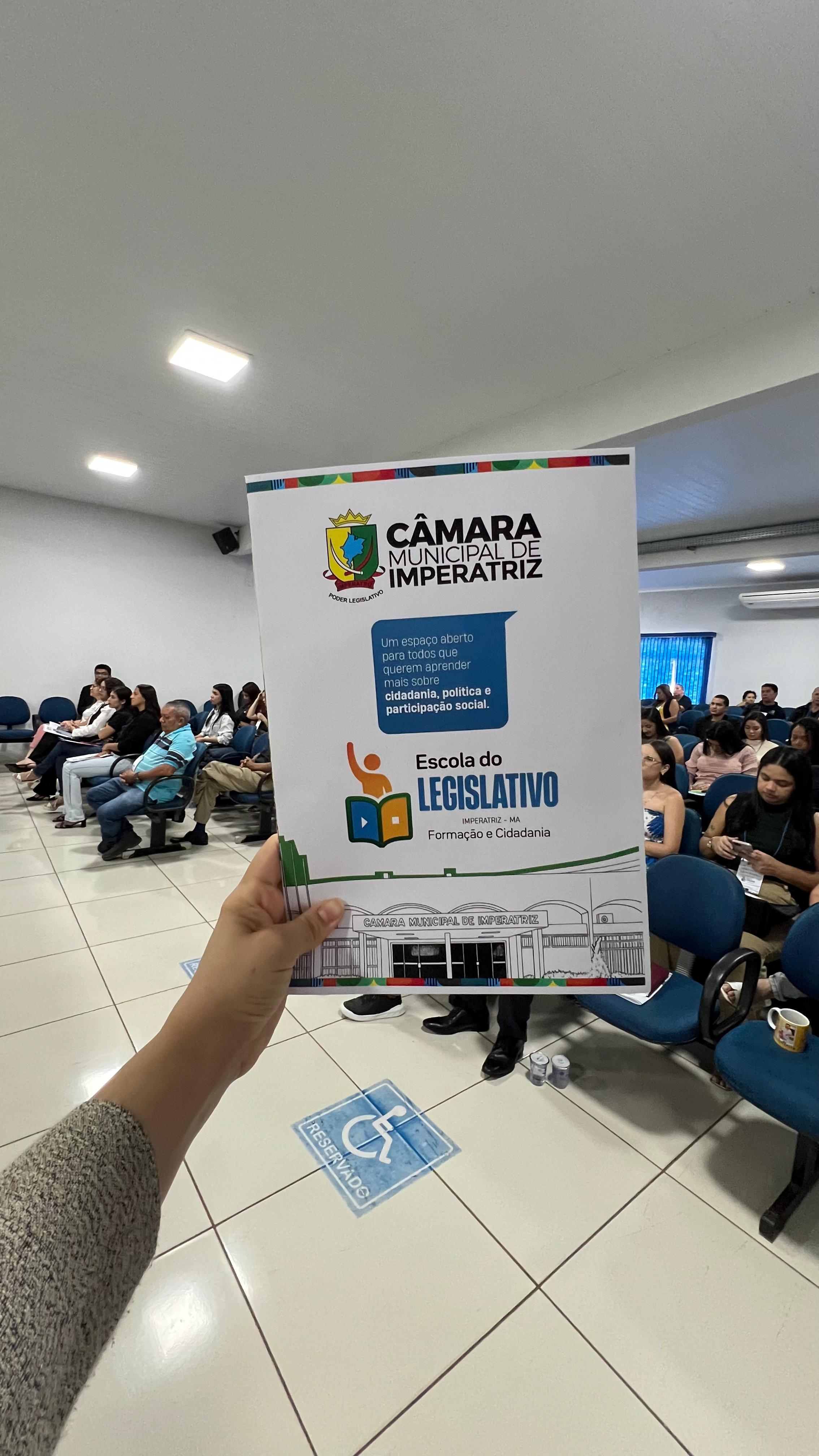 Escola do Legislativo realiza curso de atendimento para servidores da Câmara