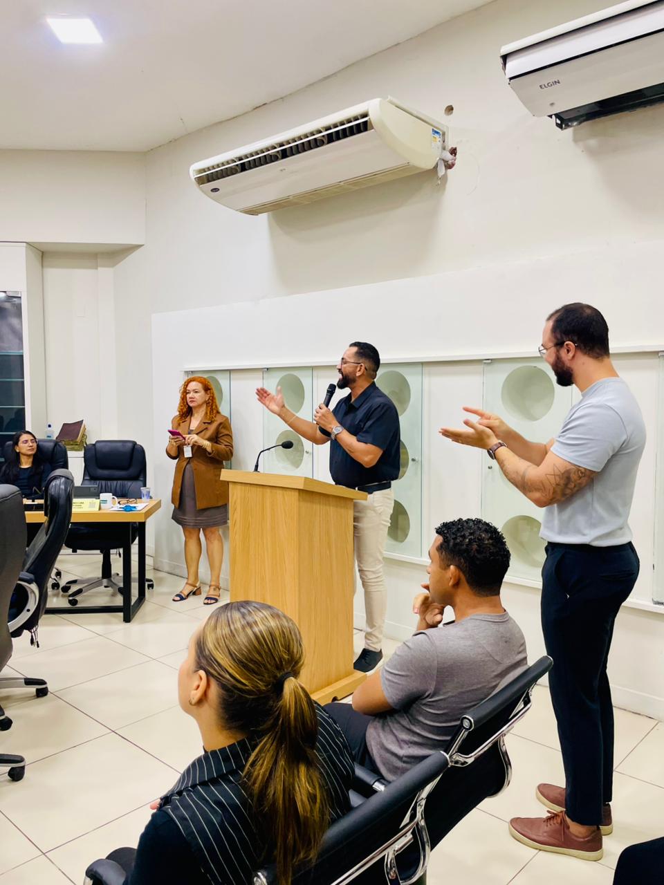 Tribuna Popular debate importância da Lei nº 10.436/2002 e da inclusão por meio da Libras