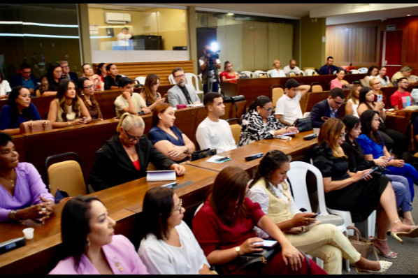 Procuradoria da Mulher recebe kit institucional para auxiliar no combate à violência contra mul...
