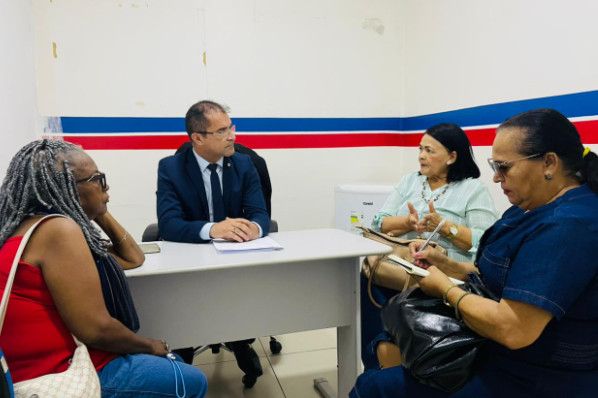 Comissão Especial da Nova Lei Orgânica se reúne com representantes do sindicato dos professores...