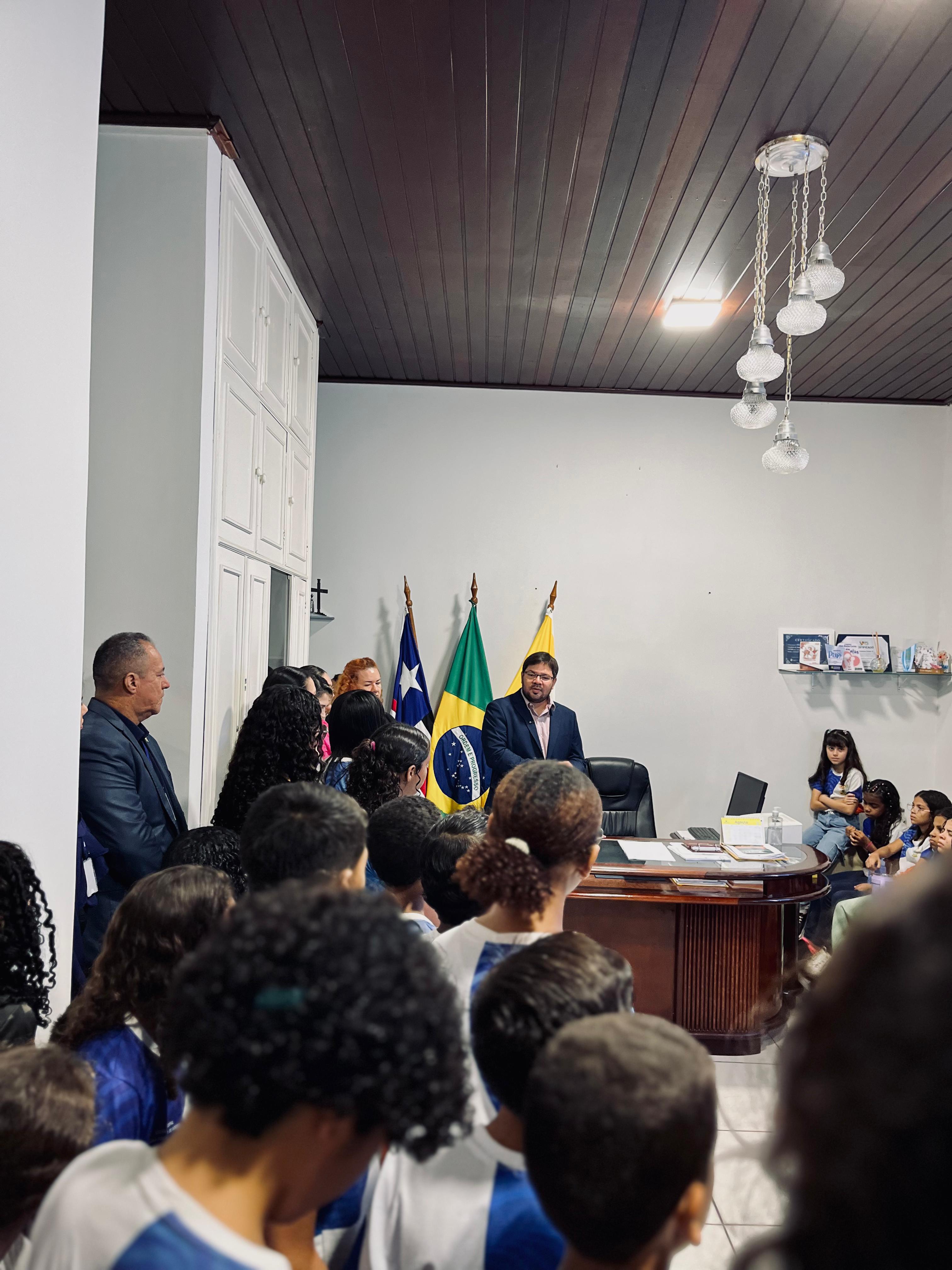 Escola Infantil Maria Evangelista visita Câmara Municipal