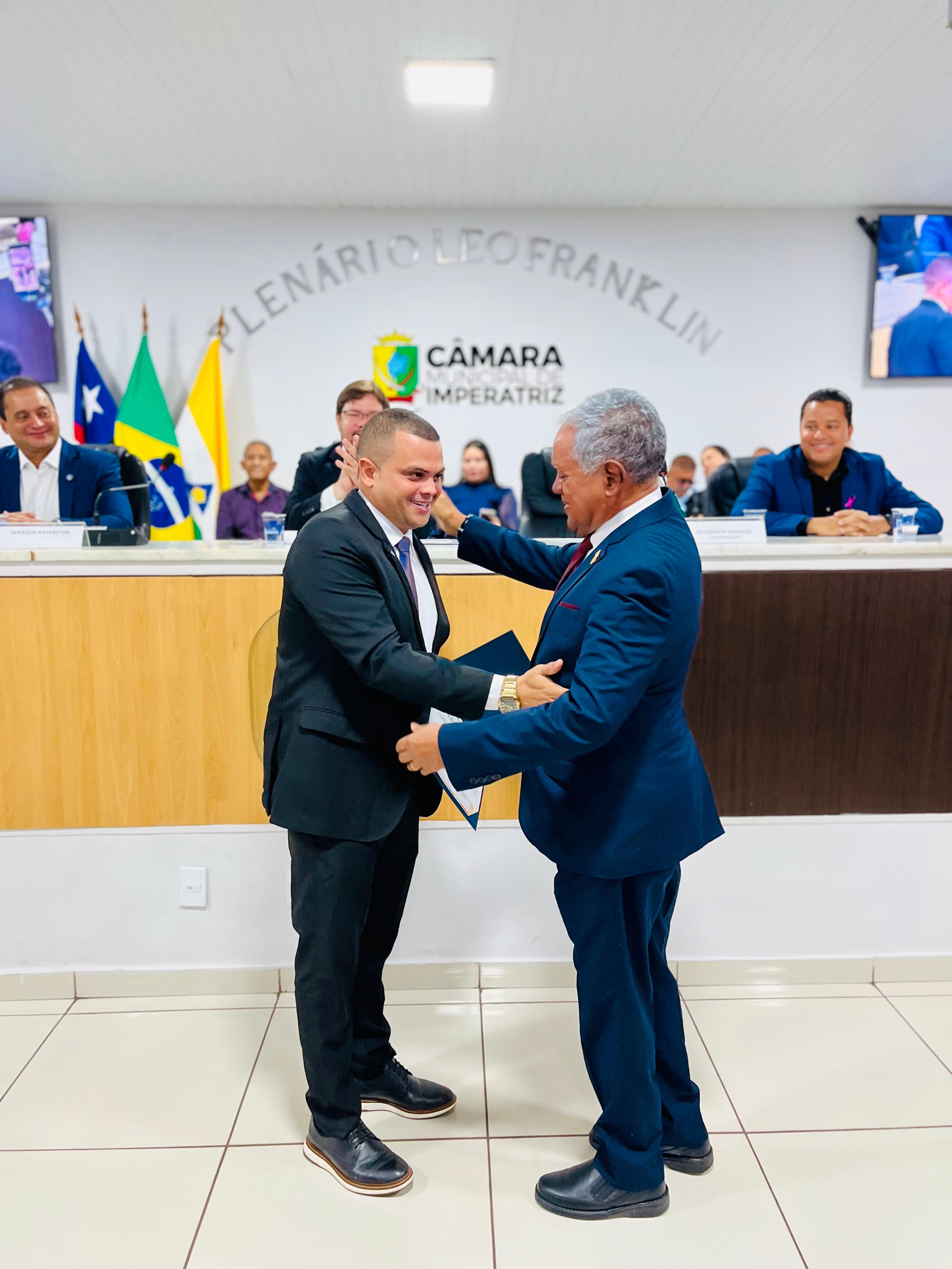 Câmara realiza sessão solene para entrega do Título de Cidadão Imperatrizense a Deusdedith Marq...
