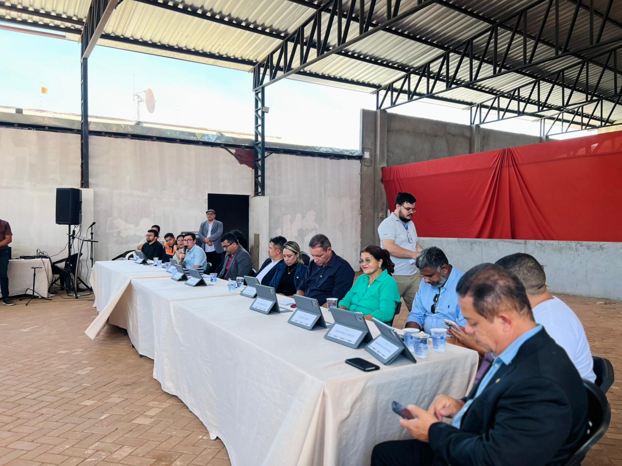 Audiência pública discute obras do PAC da Vila Nova com autoridades e moradores