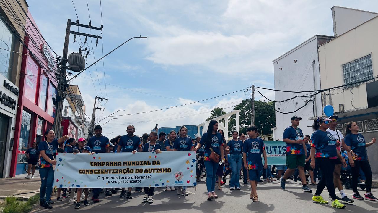 Vereadores participam de caminhada em alusão ao Dia Mundial de Conscientização do Autismo