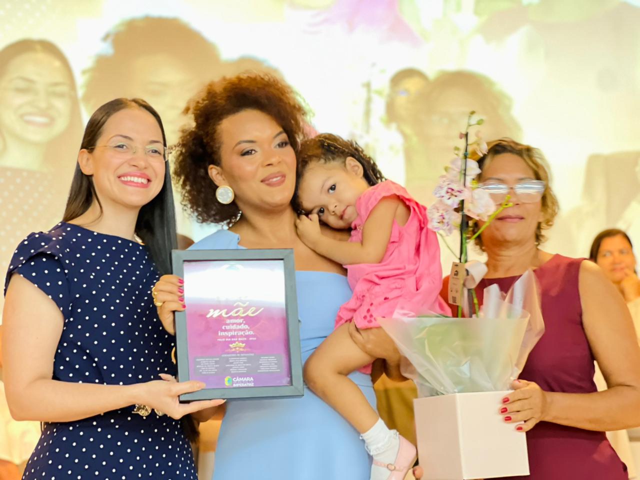 Câmara realiza solenidade em alusão ao Dia das Mães com entrega da Comenda Hilda Rocha Cortez